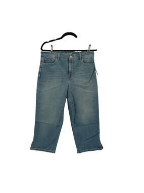 NWT Gloria Vanderbilt Amanda Size 10  Capri Light Wash